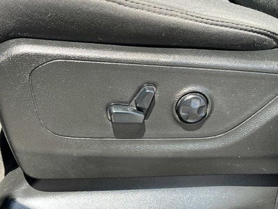 2020 RAM 1500 Big Horn Crew Cab 4x4 5'7" Box