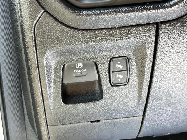 2020 RAM 1500 Big Horn Crew Cab 4x4 5'7" Box
