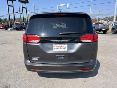 2023 Chrysler Voyager LX